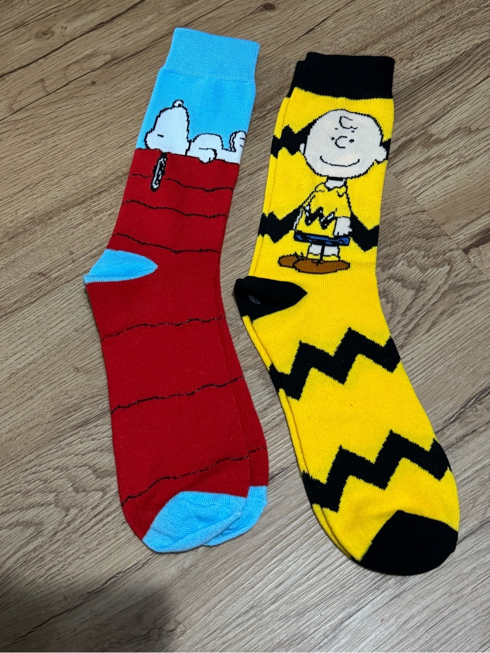 Odd Sox - Peanuts Snoopy Charlie Brown Novelty Funny Crew Socks, Size Large